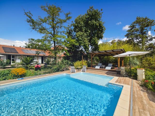 Maison T7 de 292m2 avec piscine, garage et jardin