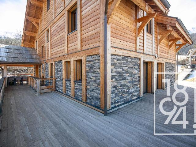 Chalet T8 à vendre Enchastrayes 04 04400 | 338.59 m² | Terrasses, jardin