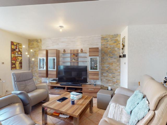 Maison T9 de 291 m2 avec piscine, garage et grand terrain