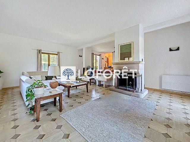 Maison T9 près de FEUCHEROLLES à louer