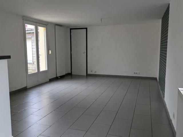 Maison t 4 dans le beau village de la comte