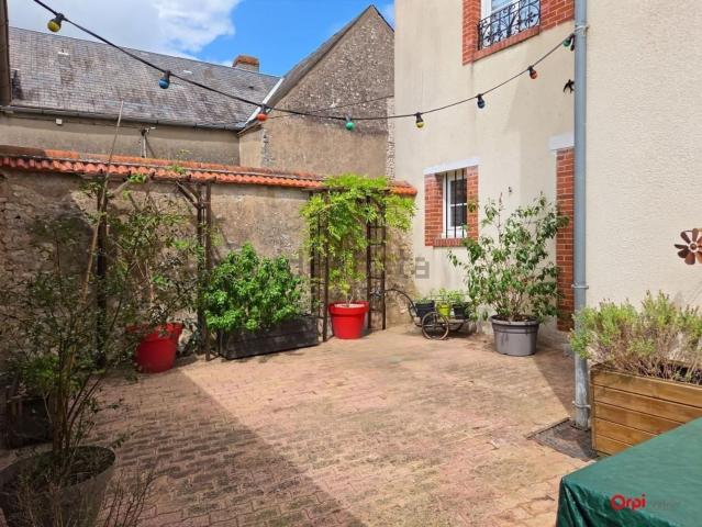 Maison, Toury