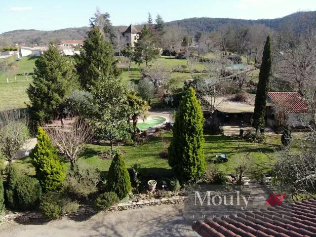 Maison Tout Confort Avec Un Beau Gite Proche Riviere 220m² Douelle