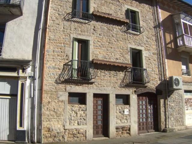 Maison, Tenay