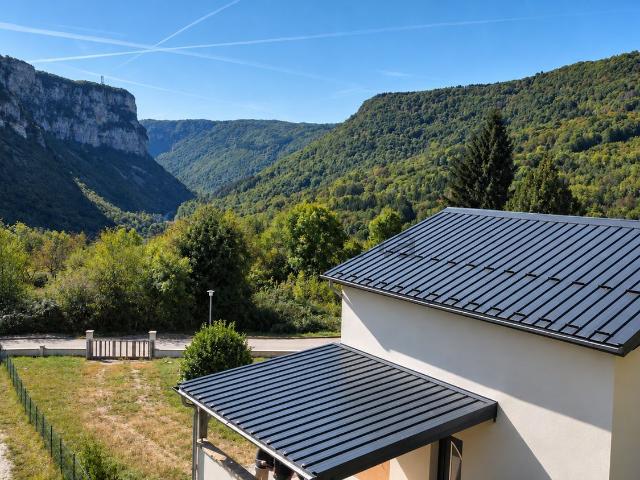 Maison, Tenay