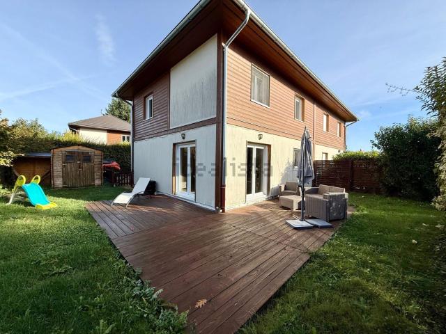 Maison, Thusy