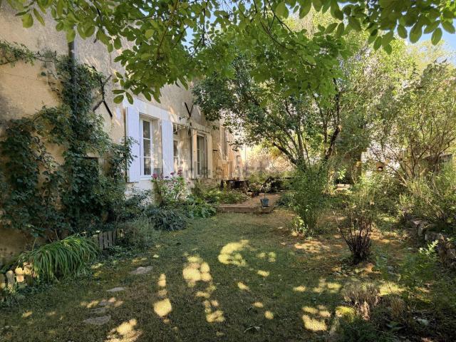 Maison, Thury