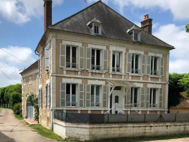 Maison, Thury