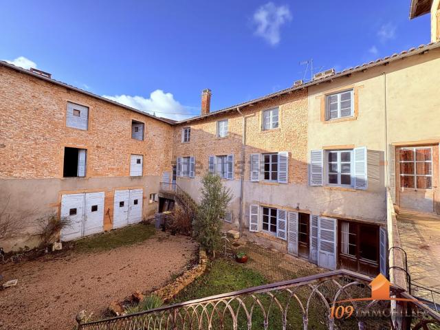 Maison, Theizé