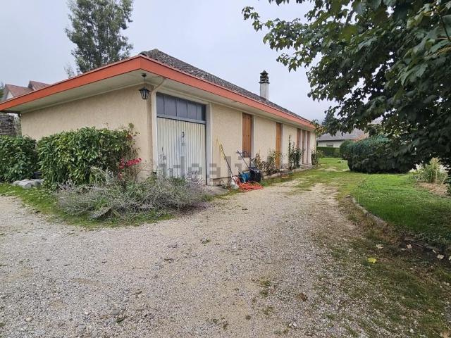 Maison, Theys