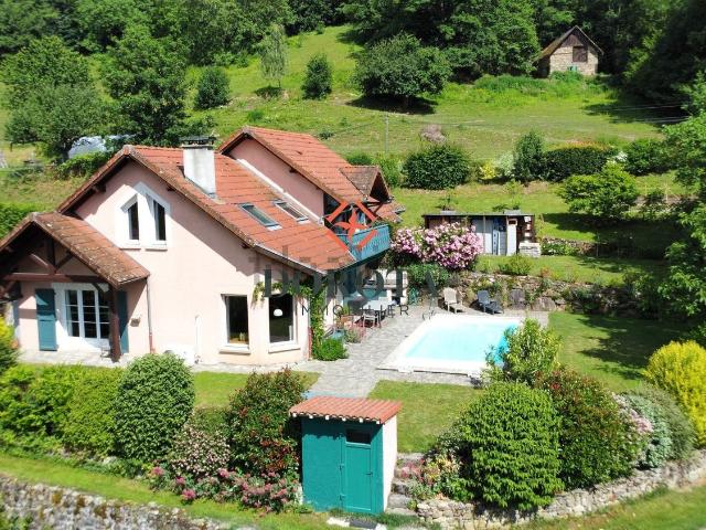 Maison, Theys