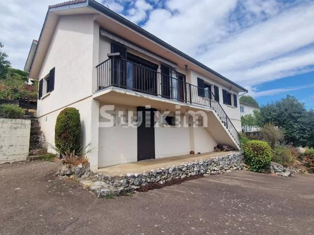 Maison, Thise