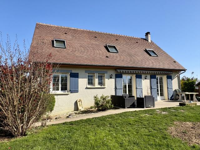 Maison traditionnelle 130 m2 Sous sol total Artenay