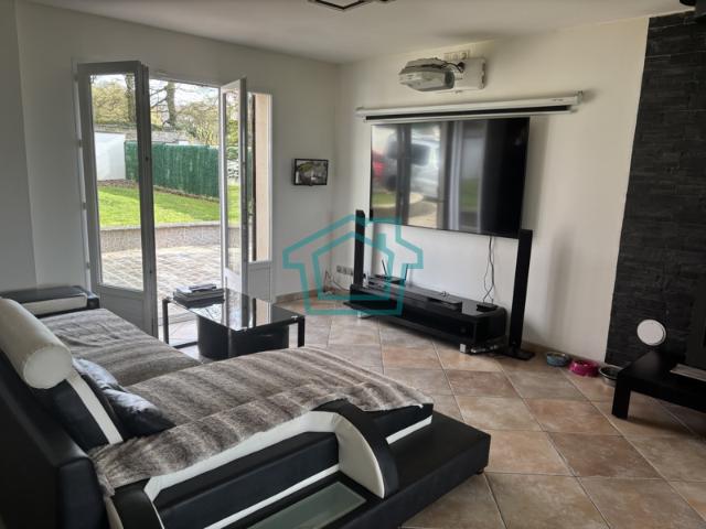 Maison familiale 5 pièces avec suite parentale, piscine et v