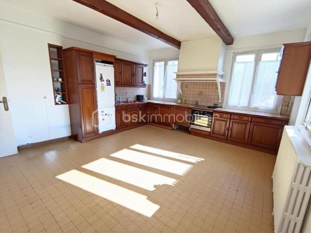 ? Maison Traditionnelle 156 m² – Sous sol total 65 m² – Terrain 426 m²