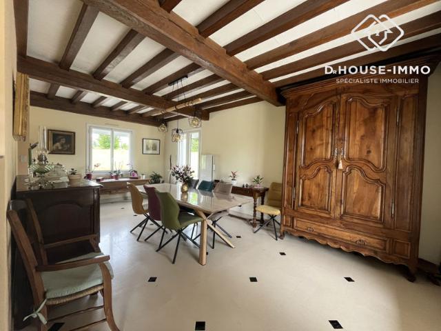 Maison traditionnelle 197 m² habitables 6 chambres joli terrain clos de 7655 m²