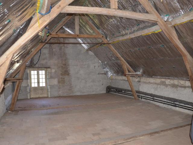 Maison traditionnelle à rénover. 390m² Langeais