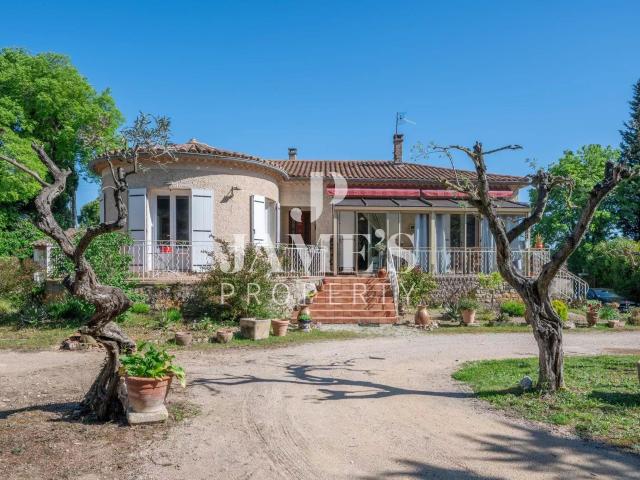 Maison traditionnelle Alpilles 130m² Saint Etienne du Grès
