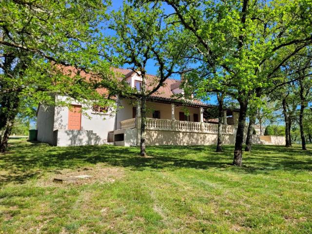 Maison traditionnelle avec garage sur terrain arboré d'1 ha. 136m² Flaujac Poujols