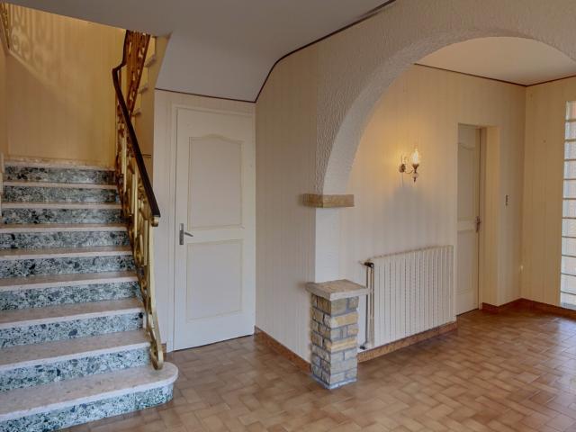 Maison traditionnelle avec jardin