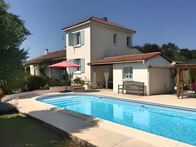 Maison traditionnelle avec piscine et dépendances 157m² Sainte Foy la Grande