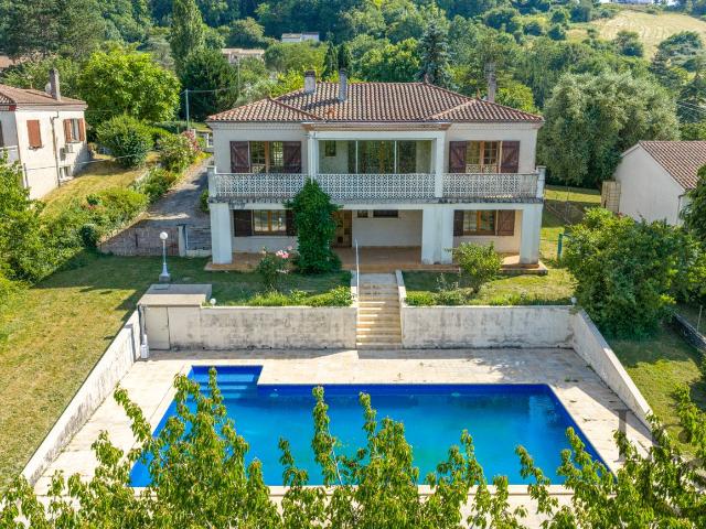 Maison traditionnelle avec piscine et vue, à vendre à Pujols 191m² Pujols