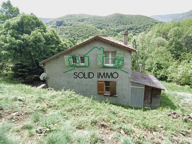 Maison traditionnelle de 113 m2 avec terrain de 11 000 m2 su. 113m² Burzet