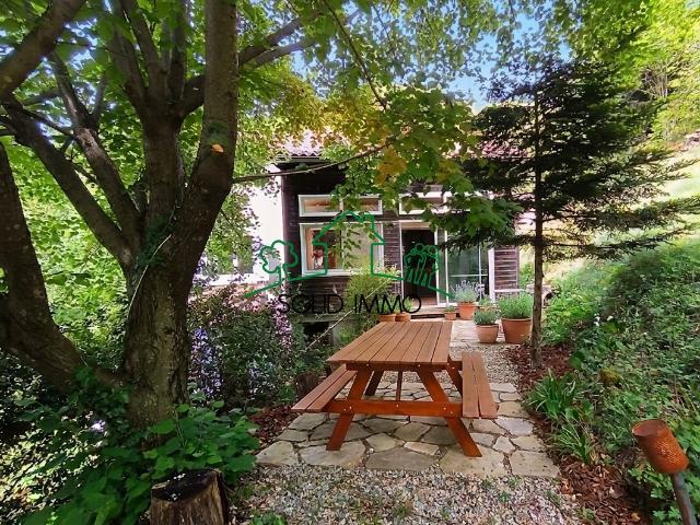 Maison traditionnelle de 113 m2 avec terrain de 11 000 m2 sur la commune de Burzet 07450