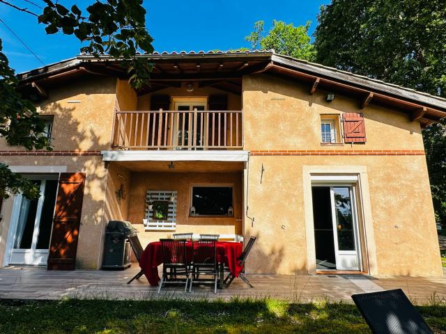 Maison traditionnelle de 128 m2 sur grand terrain clôt de 50 000 m2