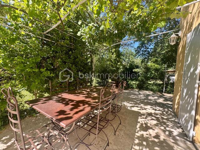 Maison traditionnelle de 137 m² à Grans