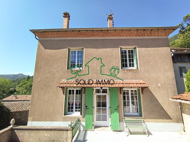 Maison traditionnelle de 150 m2 avec terrain sur la commune de Labastide sur Besorgues 07600