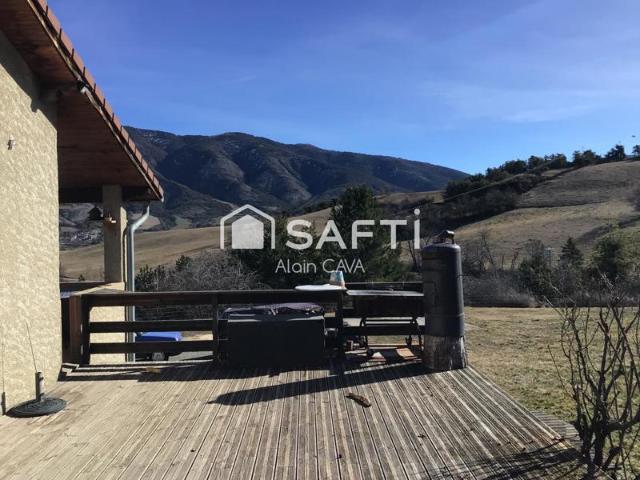 Maison traditionnelle de 150m² avec garage et dépendance en sous sol sur 2476m² de terrain cloturé