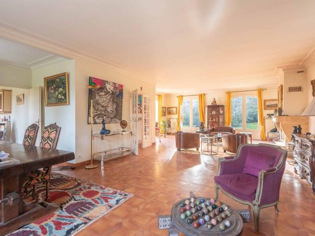 Maison Traditionnelle De 214 M2 Sur 5253 M2 Poss. 5 Ch 214m² Latresne
