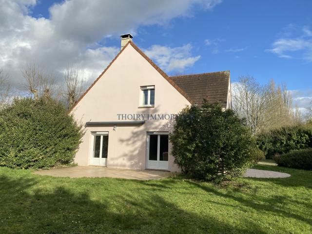 Maison traditionnelle de 6 pièces sur 1450 m2 de terrain