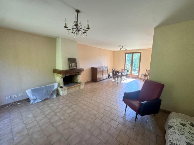 Maison traditionnelle de plain pied avec sous sol total à 5 min d'Anet