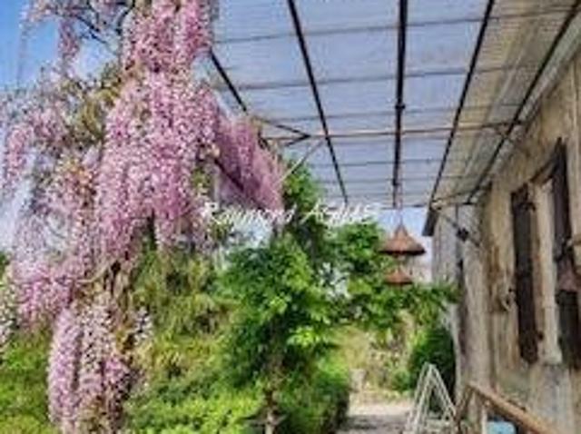 Maison traditionnelle en pierre mitoyenne de 3 chambres avec. 153m² Pellegrue