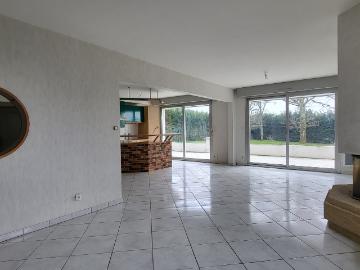 Maison traditionnelle, individuelle, vie plain pied & sous sol complet 180m2 hab