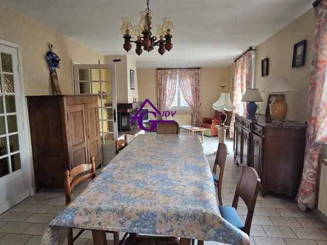 Maison traditionnelle semi enterrée T5 DE 136 M² 136m² Quins