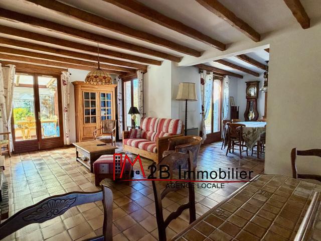 MAISON TRADITIONNELLE SUR BEAU ET GRAND JARDIN