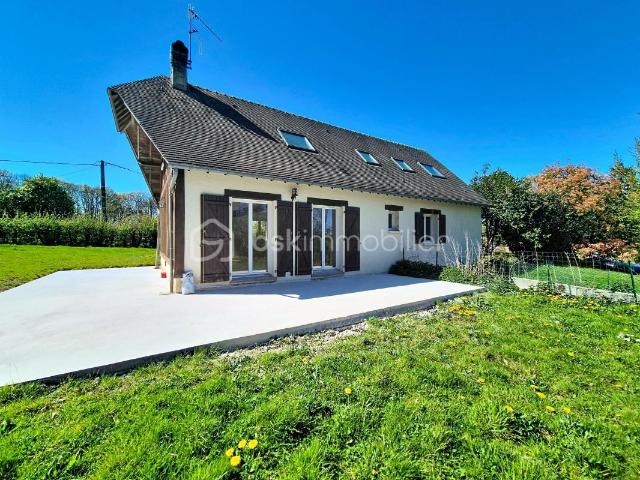 Maison traditionnelle sur sous sol, dans un bel environnement !