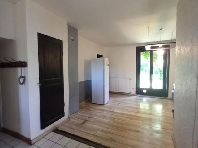 Opportunité: Maison 4 chambres proche centre ville / local commercial loué