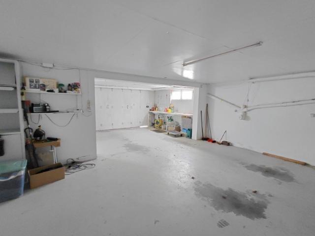 Maison tradtionnelle de 6 pièces principales comprenant au rez de chaussée: hall d'entrée, cuisine équipée et