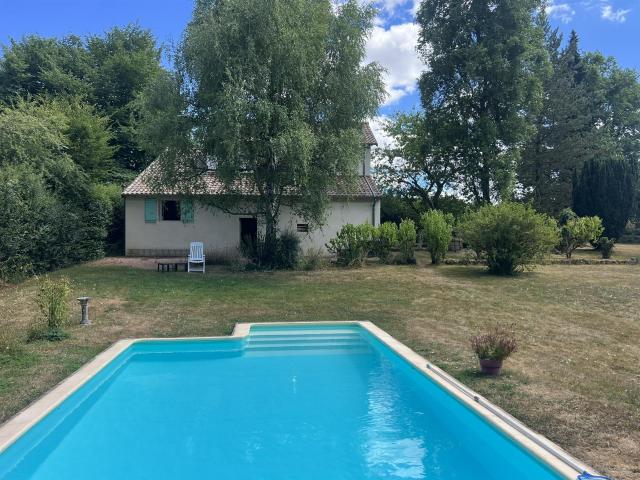 Maison tranquille avec piscine 87m² Ligny en Brionnais