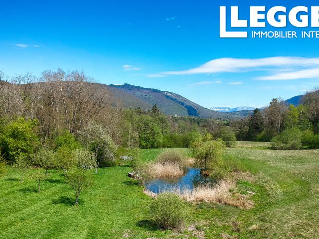 Maison très privée à vendre au Noyer, 3 hectares, libre usage. Aucun voisin, aucune nuisance et calme absolu