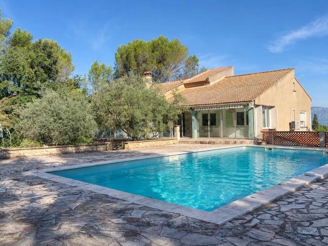 Maison, Trets