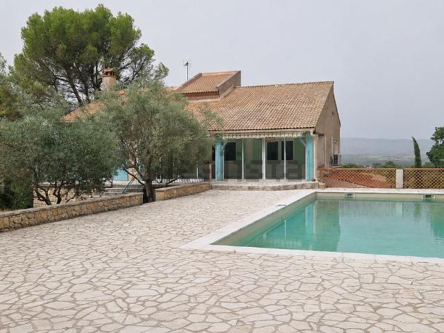 Maison, Trets