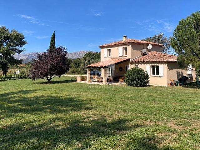 Maison, Trets