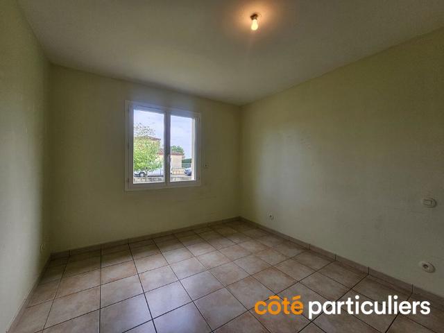 MAISON TROIS CHAMBRES AVEC GARAGE ET JARDIN
