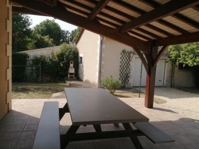Maison trois chambres avec jardin et garage proche du centre