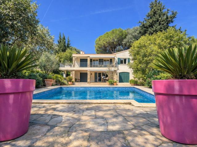 MAISON TROIS LUC SUR TERRAIN DE 1000M2, 13012